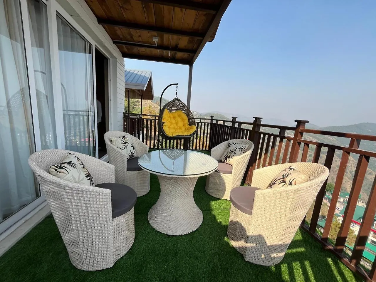 ***  Hotel Wood Winds - A Best Valley View Hotel 심라 인도