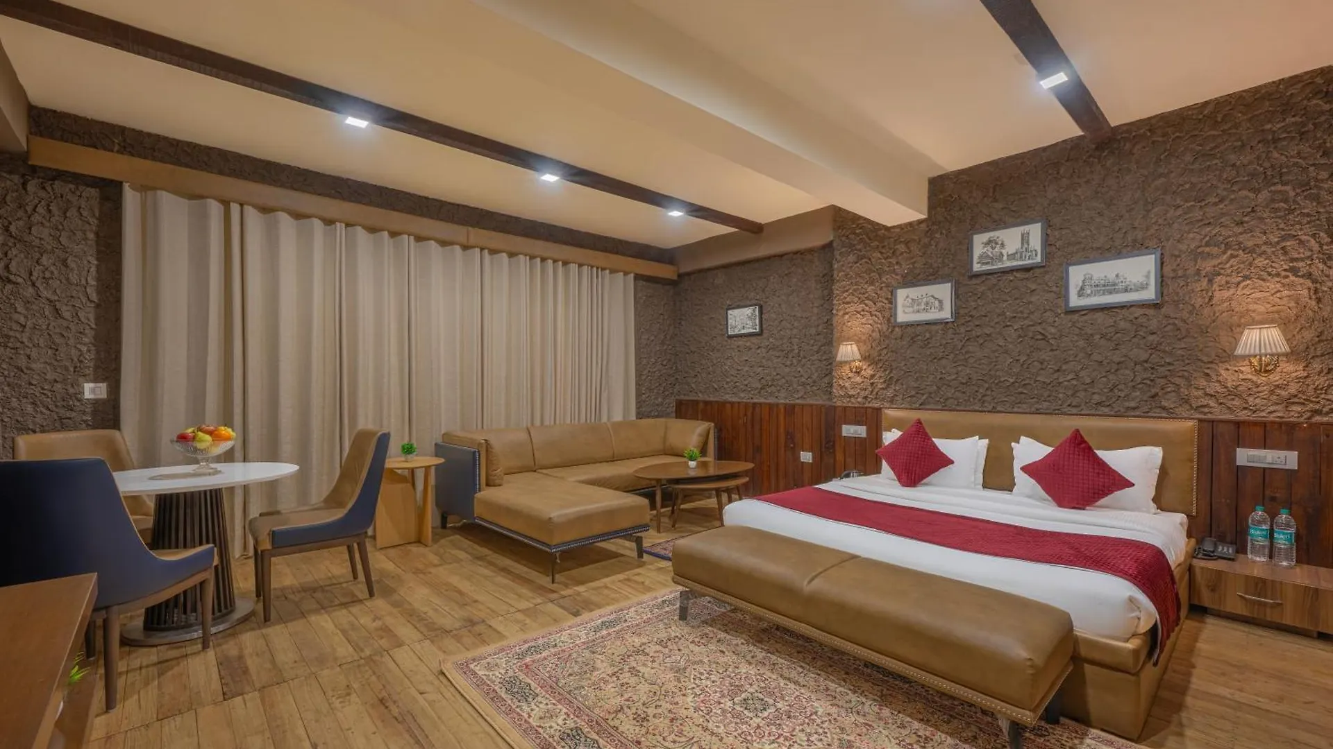 Hotel Wood Winds - A Best Valley View Hotel 심라