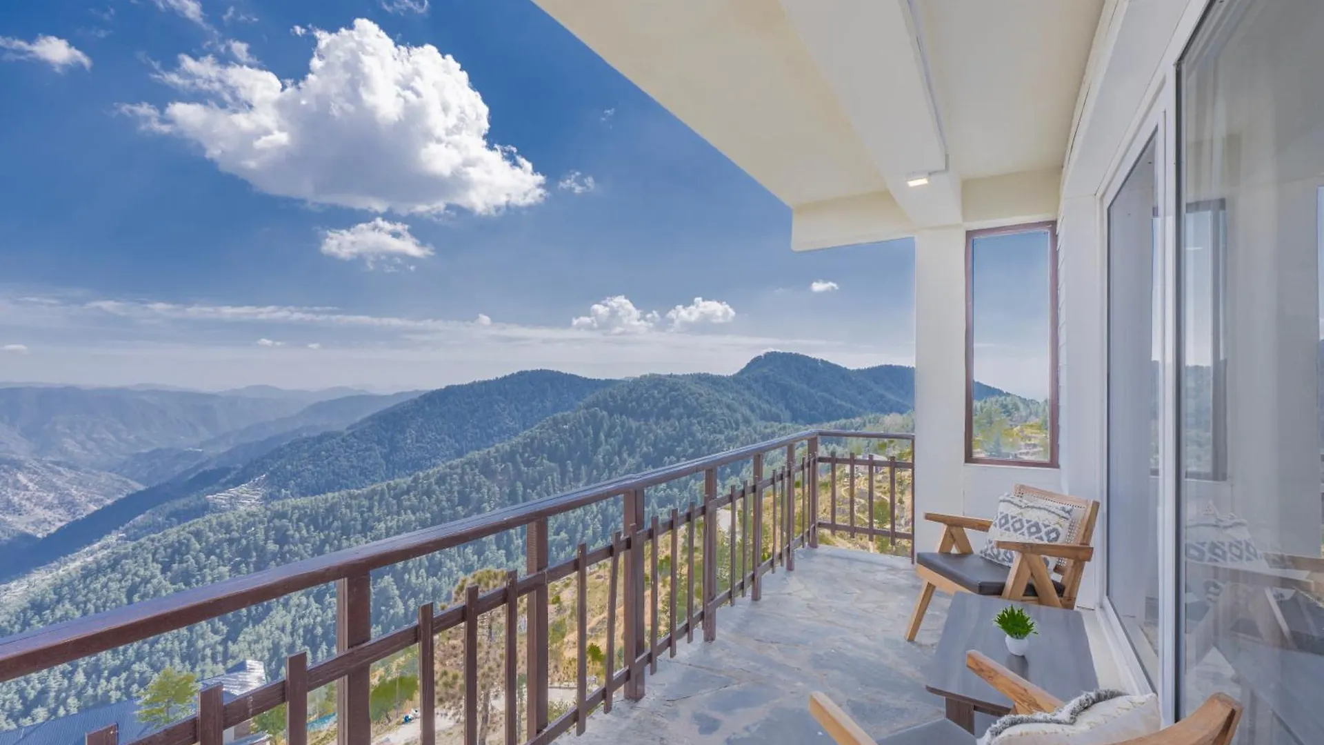 Hotel Wood Winds - A Best Valley View Hotel 심라