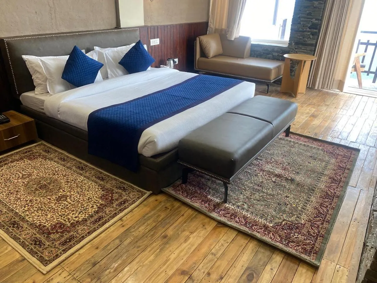 Hotel Wood Winds - A Best Valley View Hotel 심라